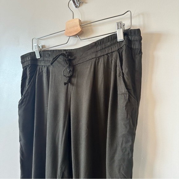 ARITZIA-AZURE Skies “Los Feliz Joggers” In Dark Olive (Size: Medium) - Picture 8 of 12